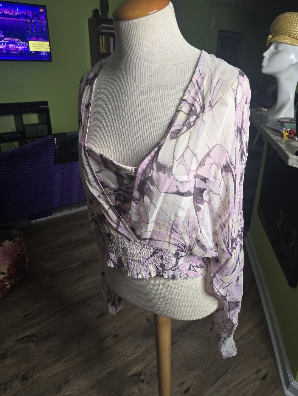 Anthropologie Lavender and White Floral Cropped Blouse - Picture 2 of 8